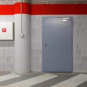 Противопожарная дверь EIWS-30 из металла / серия FRM7170